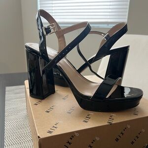 Mix No. 6 Sundra Sandal Size 9M *BRAND NEW NEVER WORN*